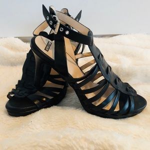 *Goodwill Sale* Women’s Black Strappy Heel Size 8